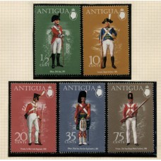 ANTIGUA UNIFORMES MILITARES SERIE COMPLETA DE ESTAMPILLAS NUEVAS MINT